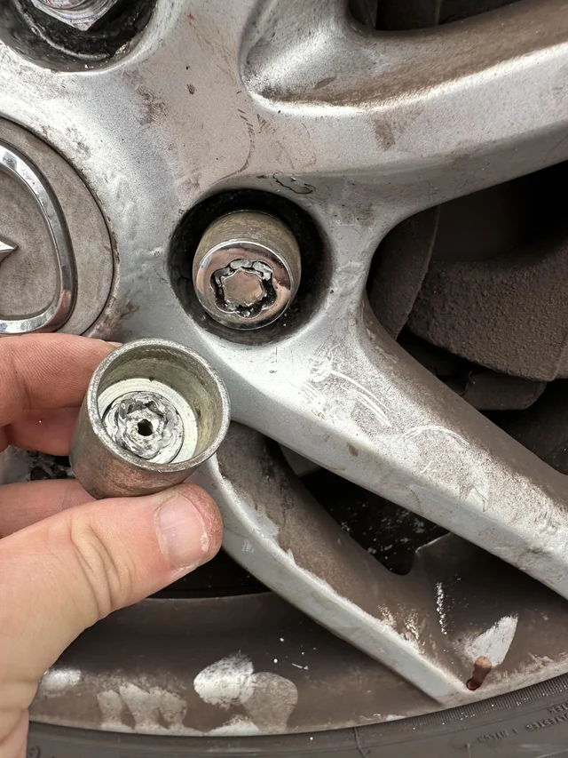 Locking lug nut removal